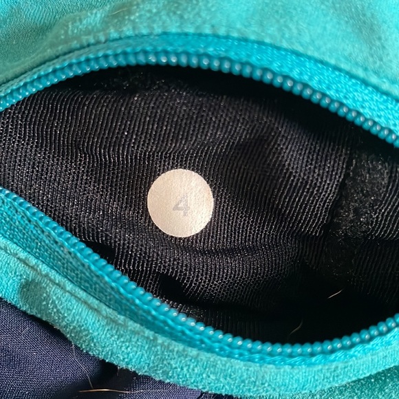 Lululemon shorts with liner - size 4 - Picture 3 of 4